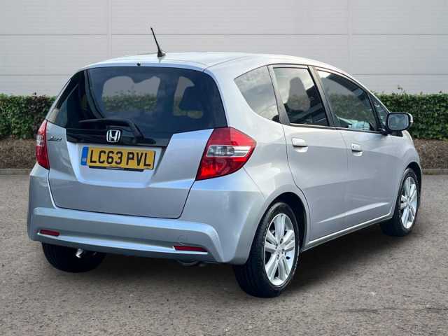 Honda Jazz Es + I-Vtec Cvt 