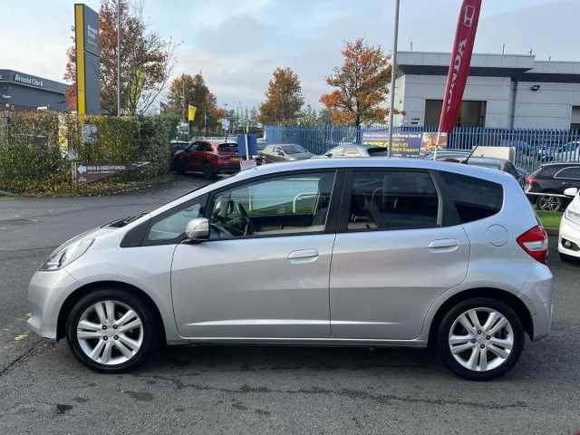 Honda Jazz Es + I-Vtec Cvt 