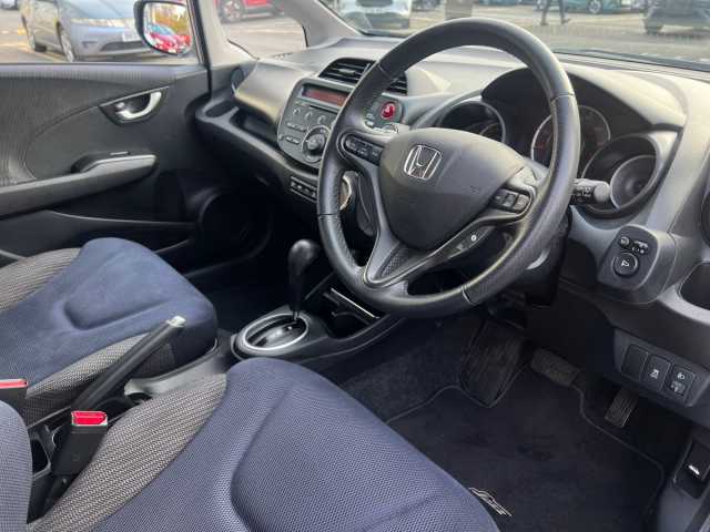 Honda Jazz Es + I-Vtec Cvt 