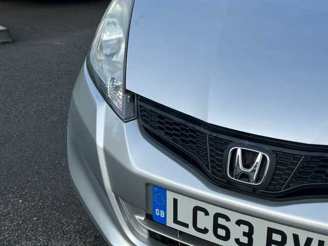 Honda Jazz Es + I-Vtec Cvt 