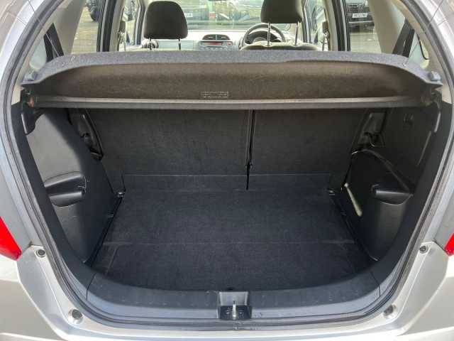 Honda Jazz Es + I-Vtec Cvt 