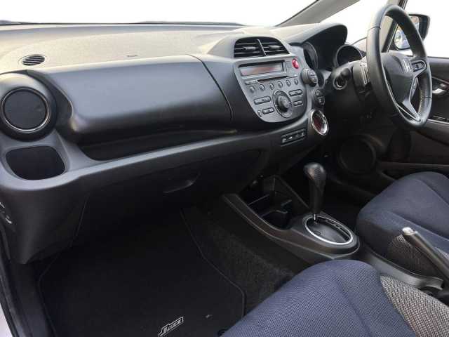 Honda Jazz Es + I-Vtec Cvt 