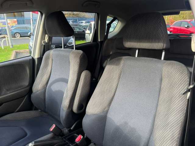 Honda Jazz Es + I-Vtec Cvt 