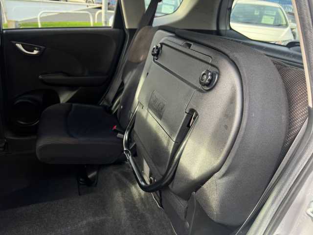 Honda Jazz Es + I-Vtec Cvt 