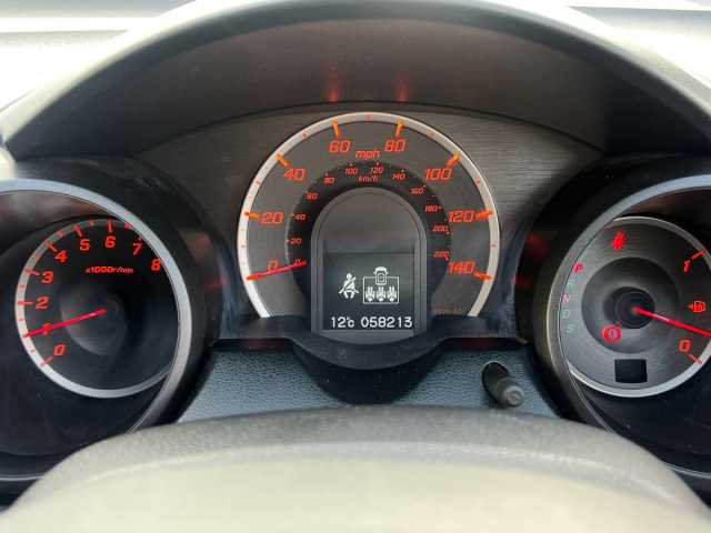 Honda Jazz Es + I-Vtec Cvt 