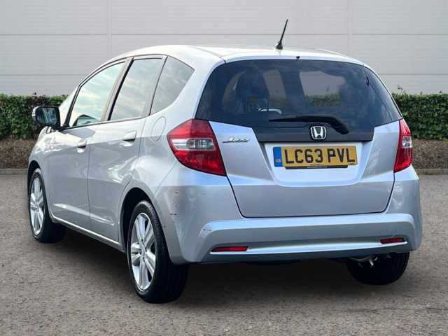 Honda Jazz Es + I-Vtec Cvt 