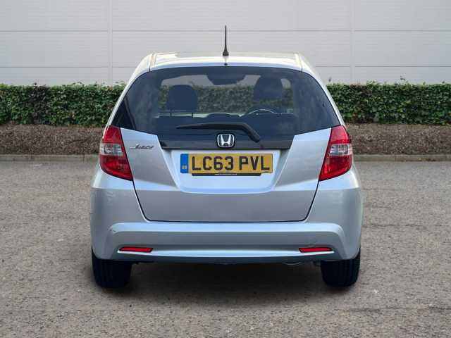Honda Jazz Es + I-Vtec Cvt 