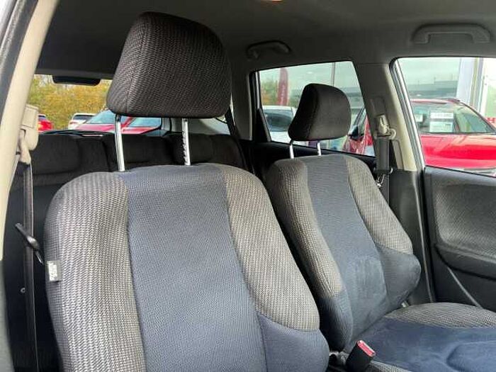 Honda Jazz Es + I-Vtec Cvt 