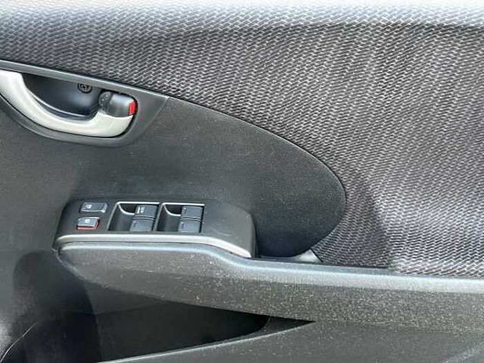 Honda Jazz Es + I-Vtec Cvt 