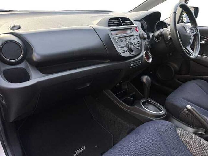 Honda Jazz Es + I-Vtec Cvt 